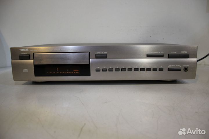 Yamaha CDX-480 CD-Плеер France