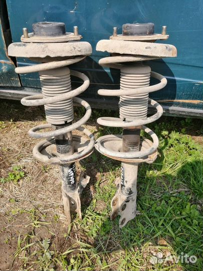 Стойки передние nissan Цефиро