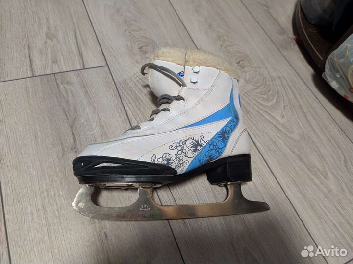 Коньки женские 38
