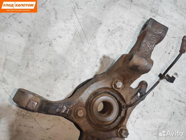 Кулак передний левый Opel Astra H 2006