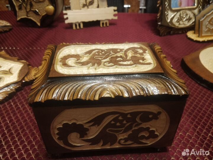 Шкатулки деревянные резные, салфетница