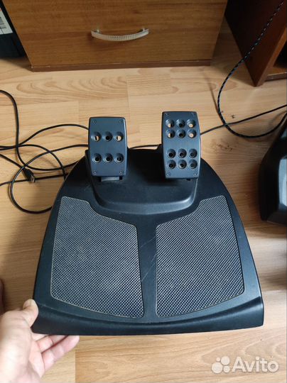 Продаю супер руль Logitech Momo Racing