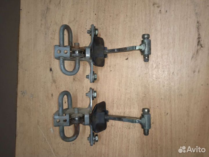 Ограничитель открытия двери BMW E28 бмв 5 E28