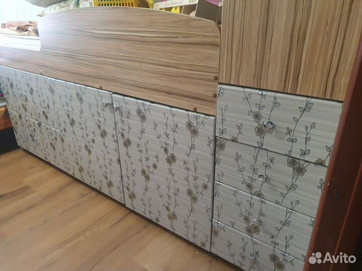 Кровать детская с вместительными шкафами