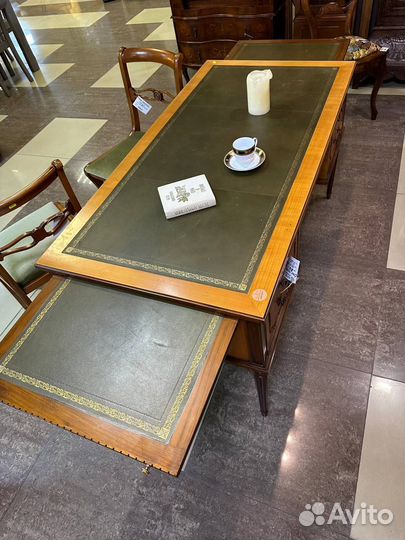 Антикварный письменный стол