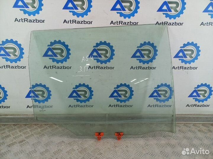 Стекло двери задней правой Nissan Mistral R20 2.7