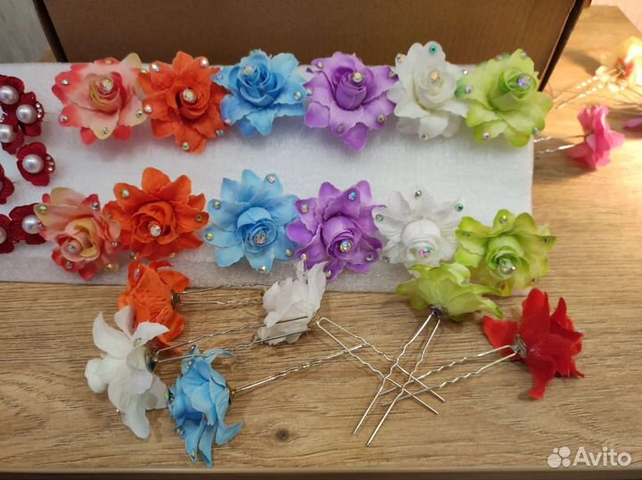 Шпильки, стразы для причёски