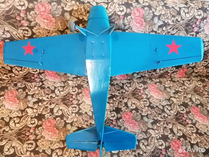 Радиоуправляемый самолет 