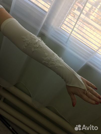 Свадебные перчатки, полушубок и фата