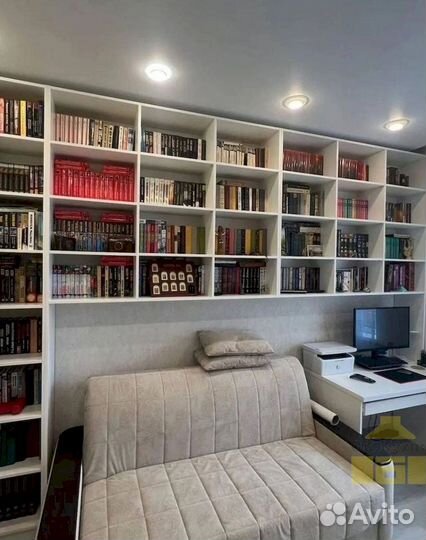 Книжный шкаф