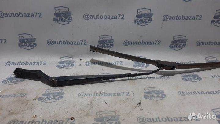 Поводок дворника передний Nissan Pulsar FN15