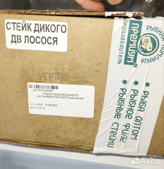 Стейк дв лосося и конечности краба Стригуна