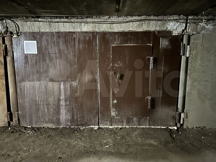 Гараж, > 30 м²