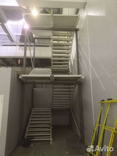 Бригада квалифицированных сварщиков и монтажников