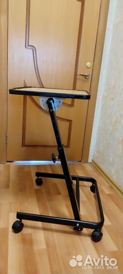 Надкроватный столик