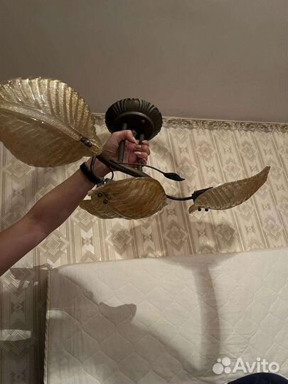 Люстра и светильник