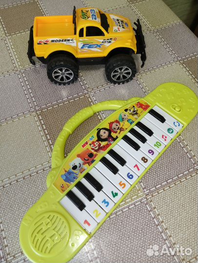 Игрушки и книжки для малышей