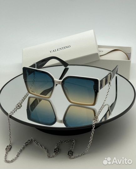 Солнцезащитные очки valentino
