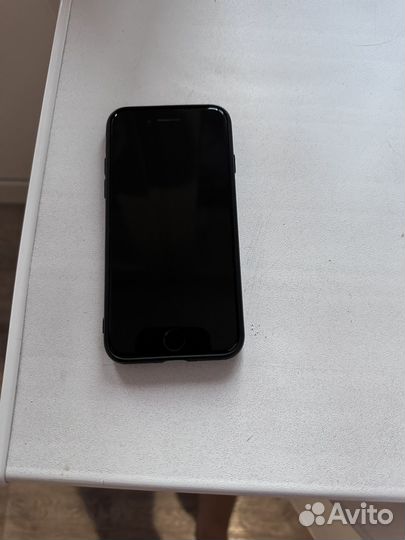 Телефон iPhone se 2020