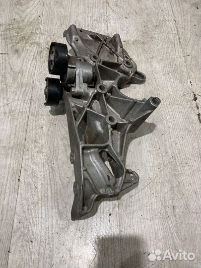 Кронштейн площадка крепление генератора Renault lo