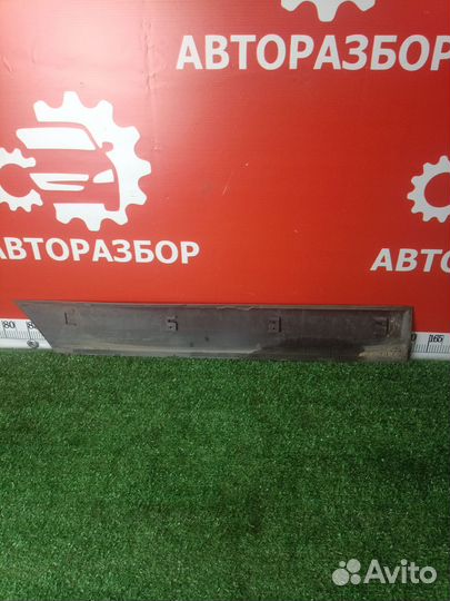 Молдинг задней двери Toyota Land Cruiser 100