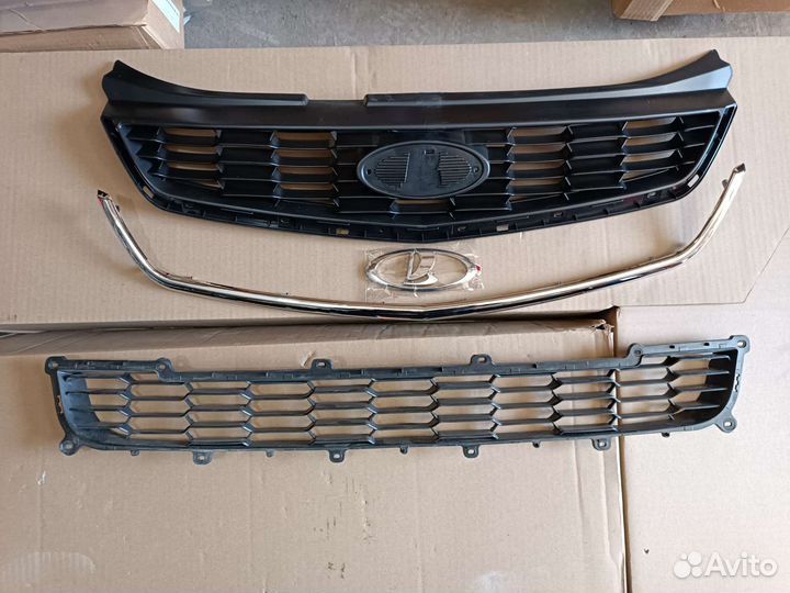 Комплект решёток приора 2 молдинг эмблема