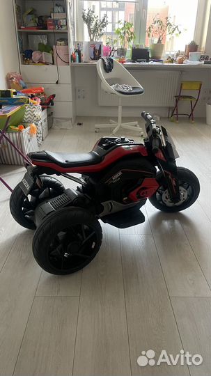 Детский квадроцикл на аккумуляторе