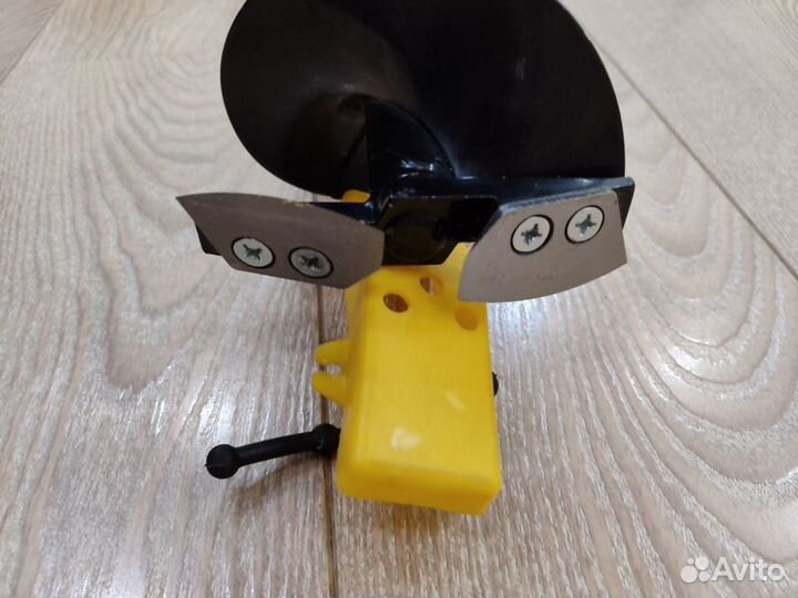 Ледоруб для зимней рыбалки