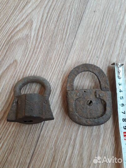 Старинные навесные замки