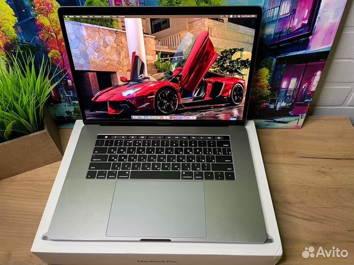 Macbook pro 15 2018 i7 16gb 512