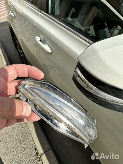 Указатель поворота toyota rav 4 (XA40)