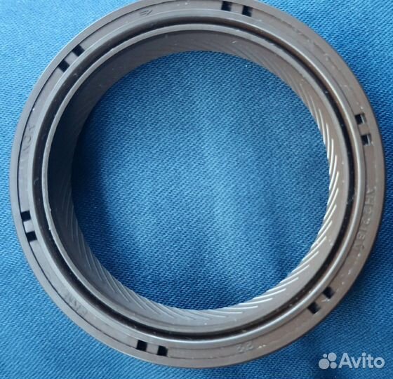 Сальник коленвала Avensis