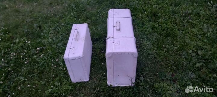 Чемодан белый декор