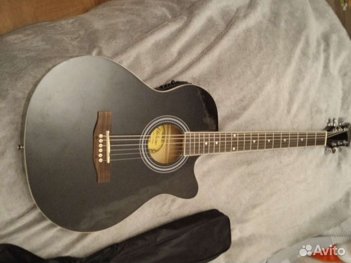Полуакустическая гитара