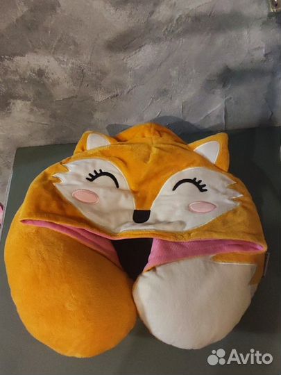 Дорожная подушка с капюшоном детская