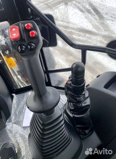 Экскаватор-погрузчик MST M644, 2023