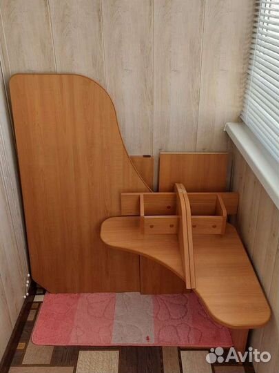 Угловой письменный стол бу с полками