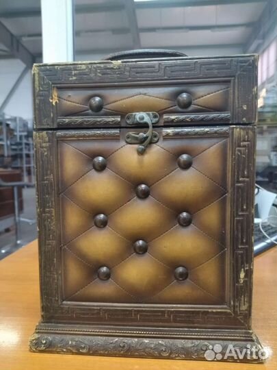 Сундук антикварный
