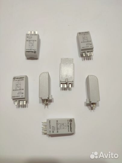 99.02.0.230.98 модуль с варистором Finder