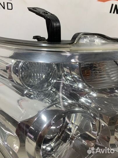 Фара галоген правая Nissan Patrol Y62