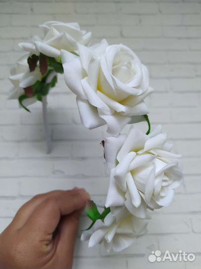 Бархатные розы на ободке