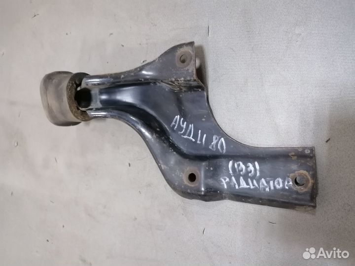 Передний кронштейн двс Audi 80 B3 1.6 DT 1986-1991