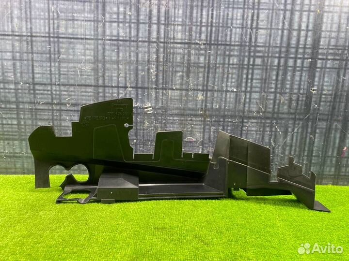 Воздуховод радиатора левый Volkswagen Passat B5