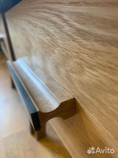 Тумбочка прикроватная из массива дерева в наличии