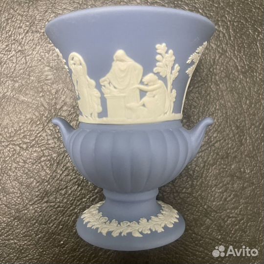 Wedgwood голубая классика с барельефом Винтаж