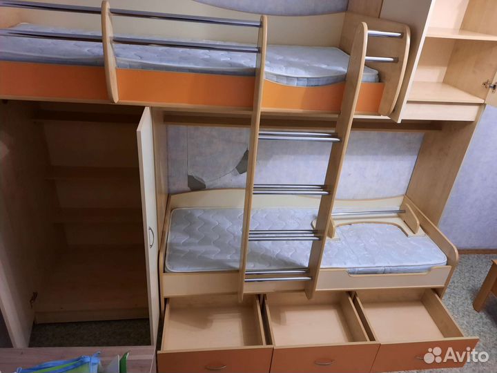 Детская мебель,2 ярусная кровать,шкафы