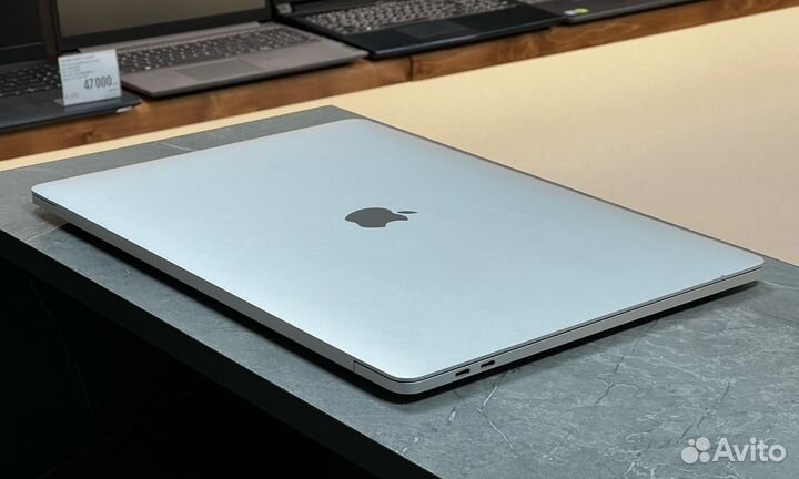 MacBook Pro 16 2019 i7/ 16GB/ Radeon 555X 4GB