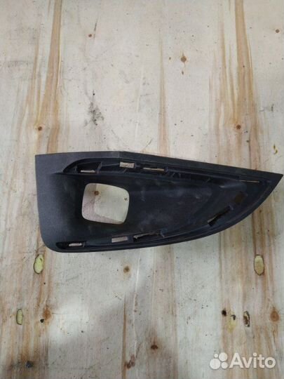 Накладка бампера передняя правая Mitsubishi