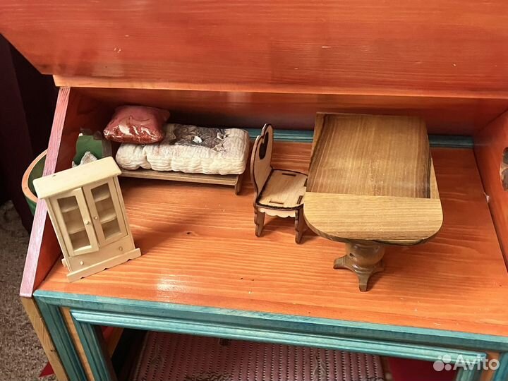 Домики и кровать для кукол ручная работа