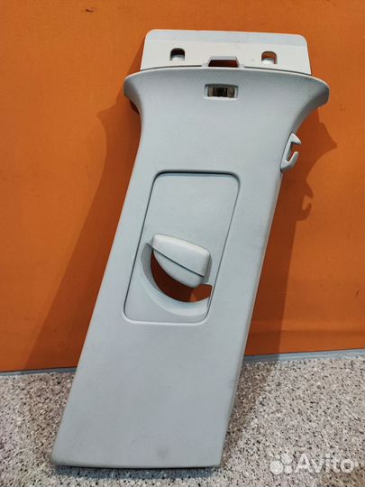 Обшивка центральной стойки Volkswagen Tiguan 5N1